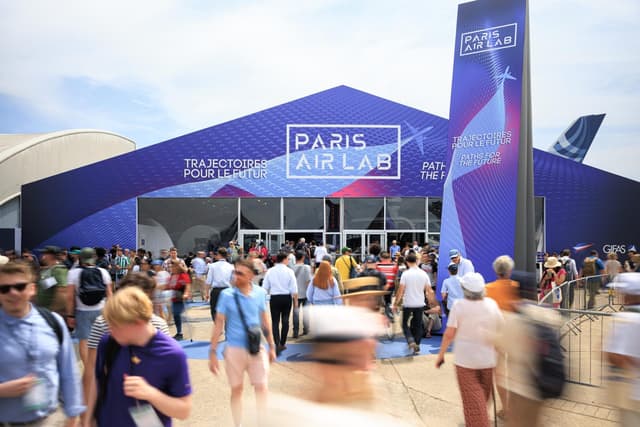 Executive VTC chauffeur for Paris Air Show Salon du Bourget business transfers